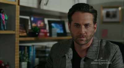 Professor Carson?
-Dina, je bent slim genoeg. - Aurora Teagarden Mysteries: A Game of Cat and Mouse