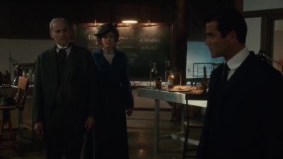 Professor Gatlin,
do you recognize this man? - Murdoch Mysteries