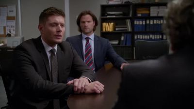 Professor Redfield.
FBI. - Supernatural
