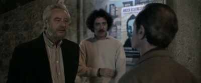 - Professore.
- Questa scena me la voglio godere. - Scordato