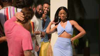 ♪ Prolly why I got him quiet on
the set like zip ♪ - FBoy Island