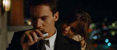 Promise that you never take it off.
- I promise. - From Paris with Love