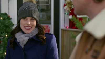 Promises a fantasy and it's
what it seemingly delivers. - Believe in Christmas