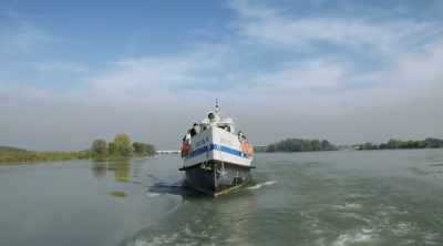 Propelled by two powerful engines, - World's Most Scenic River Journeys