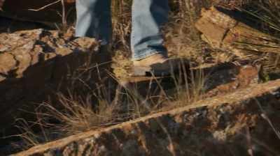 PROSPECTING A MICROSITE
IS DIFFERENT THAN A DIG - Dino Hunters