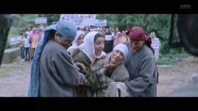 Proszę. Tam jest moje dziecko. Majid. - No Fathers in Kashmir
