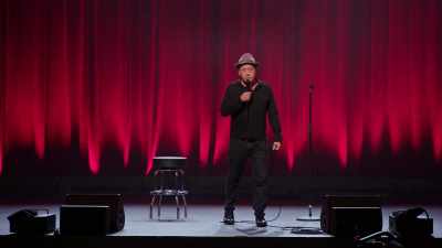 Proverio sam i ulazna vrata,
jer sam znao da to ide sledeće. - Rob Schneider: Woke Up in America