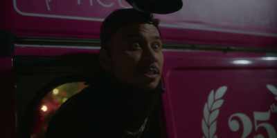 Psst! Frank! Mayday, Frank. Mayday!
Abort the mission. - The Princess Switch 3: Romancing the Star