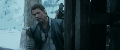 Psst. What you doing in there? - The Huntsman: Winter's War