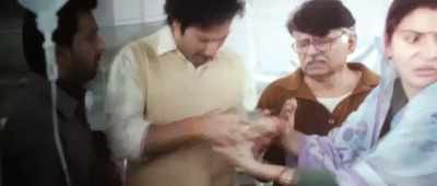 - Pull harder.
- It's hurting. - Sui Dhaaga - Made in India