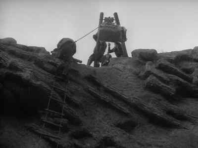 Pull her in closer. - Woman in the Dunes
