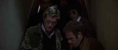 Pull her in tight, she likes
to buck. I'll go for the tool kit. - The Killer Elite
