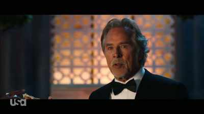 Pull my limo to the alley
behind that bar. - Nash Bridges