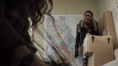 Pull it off of her! She's dying! - Zoombies 2
