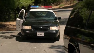 Pull up right behind him. - NCIS: Los Angeles