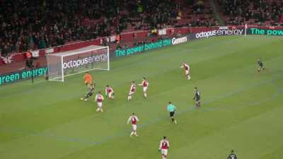 Pulls it across, Agüero, David Silva,
lovely touch, lovely goal! - All or Nothing: Manchester City