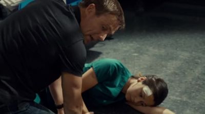 Pulse is thready. Give her mannitol. - Saving Hope