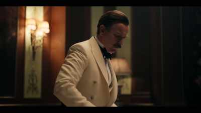 ♪ pulsing, mysterious music ♪ - A Gentleman in Moscow