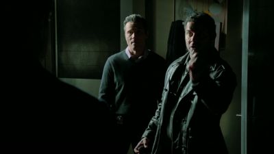 Put this deep in your ear.
All right? All the way in. - Castle