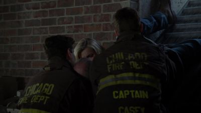 - Put him down.
- I got him. - Chicago Fire