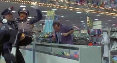 Put me down, you idiot! - Mannequin