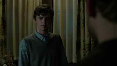 Put down the knife. - Bates Motel