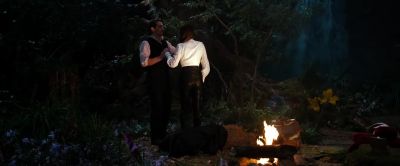 Put your hand here. - Oz the Great and Powerful