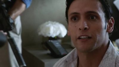 Put your hands
behind your head, - Hawaii Five-0