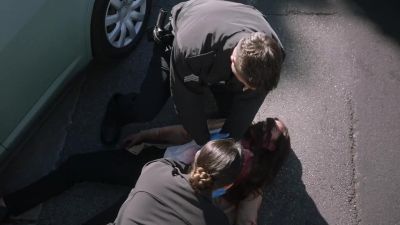 Put your hands right here
to stop the bleeding. - The Rookie