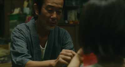 Put it in there, young lady. - Shoplifters