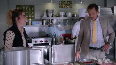 Put more in. Oh, arm. There we go.
Stir it up. - Murderville