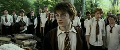 Put you over here,just behind the wing joint. - Harry Potter and the Prisoner of Azkaban