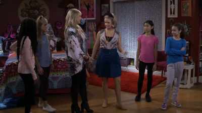 Put your parkas on
'cause here comes the Running Man. - Fuller House