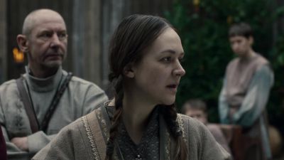 Put the child on his arse. - The Last Kingdom