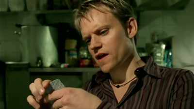 - Put the cleaver down, mate. - Hustle