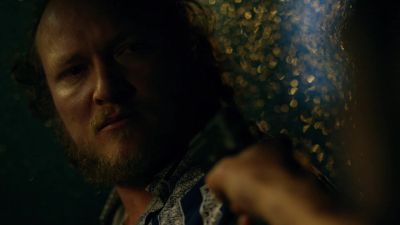 Put the gun down. - Narcos