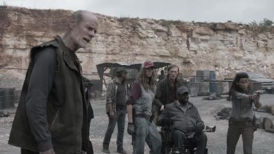 Put the guns down,
Doris. - Fear the Walking Dead