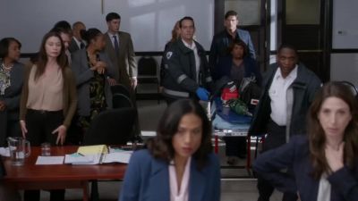Put the jacket under his head. - Grey's Anatomy