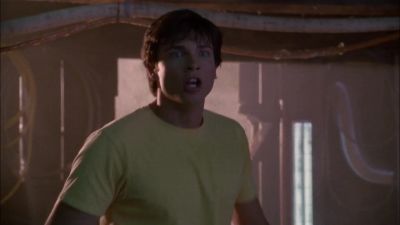 - Put the needle down!
- Not till he tells me what he knows. - Smallville
