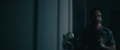 ♪ ♪ Put the phone down. - Nobody