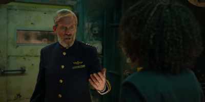 Putting the captain into - Avenue 5