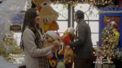 - Quantos brinquedos querem doar?
- Tantos quanto possível. - Christmas for Keeps