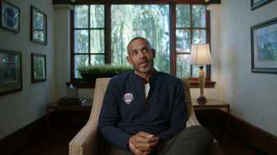 Que el entrenador K. dice
que Chuck perdió a propósito. - We Beat the Dream Team