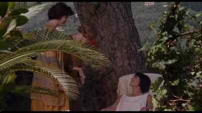 -Questa e per Lei, signorina.
-Grazie mille. - Enchanted April