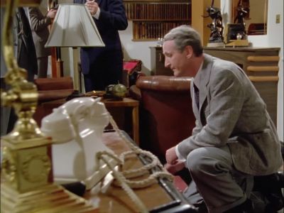 - Quick blow to the head
saw him off, I'd say. - Agatha Christie's Poirot