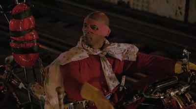 Quick, jump on. lt's rush hour.
There's a train right behind me. - Blankman