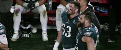 Quick throw. Toney's got it.
Touchdown, Kansas City. - Kelce