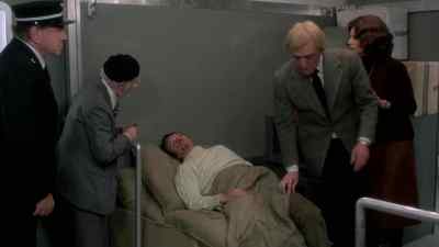 - Quickly. Come on.
- We're coming. - The Cassandra Crossing
