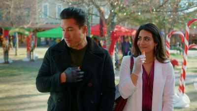 - [quietly] Ay, guey. - Holiday in Santa Fe