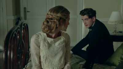[QUIETLY] Mijo, it's not polite - Grand Hotel